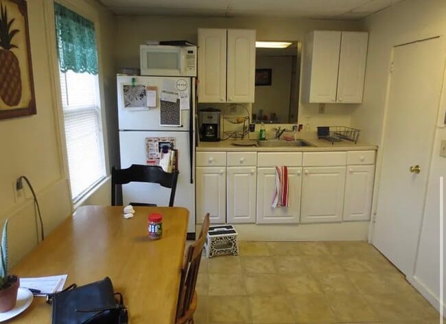 Building Photo - 114 W 8th St