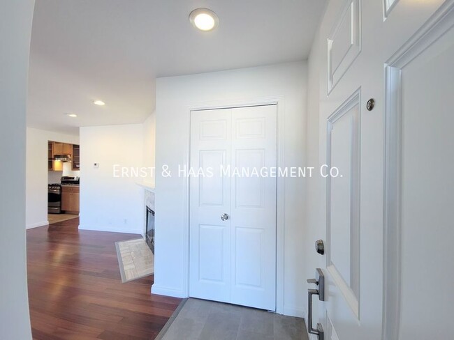 Foto del edificio - Stunning Downtown Long Beach Condo Across ...