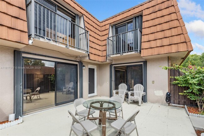 Building Photo - 4161 Forest Hill Dr
