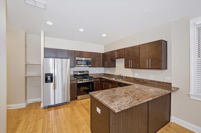 Foto del edificio - 2425 W Arthington St