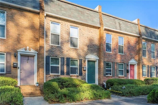 Foto del edificio - 245 Winding River Dr