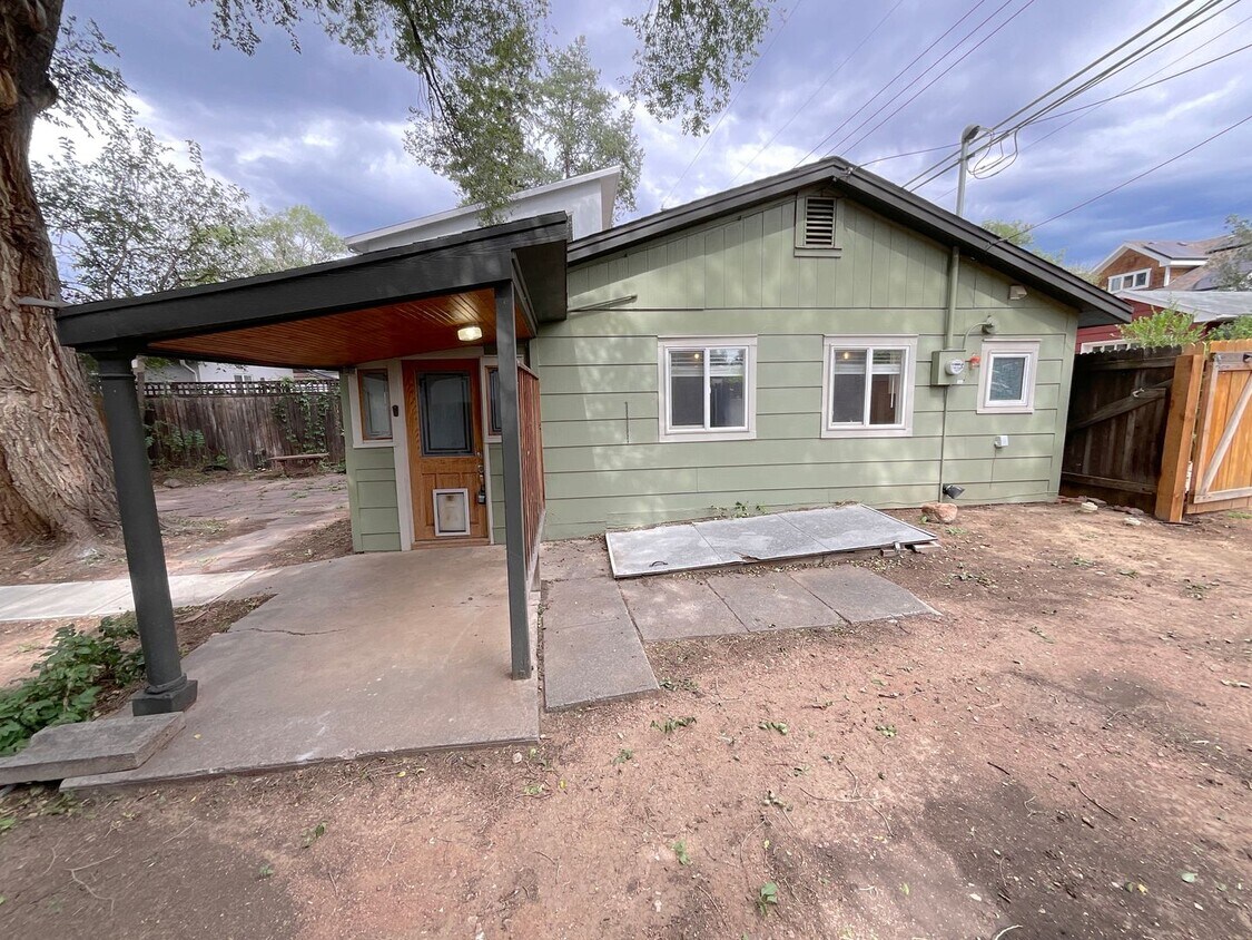 Primary Photo - 1 Bedroom Home Available Near W Pikes Peak...