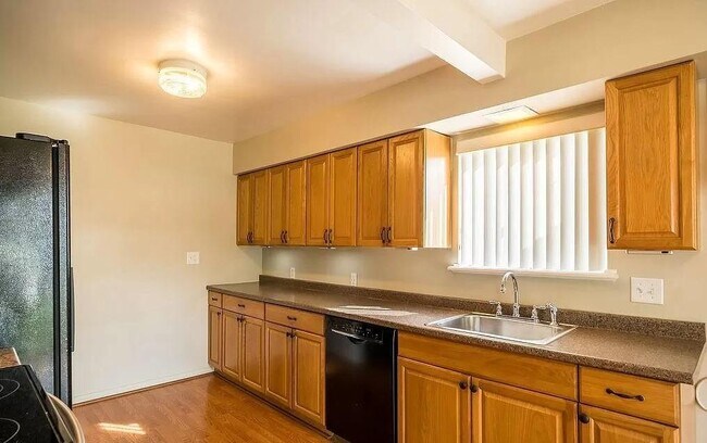 Foto del edificio - 317 E Lincoln Ave