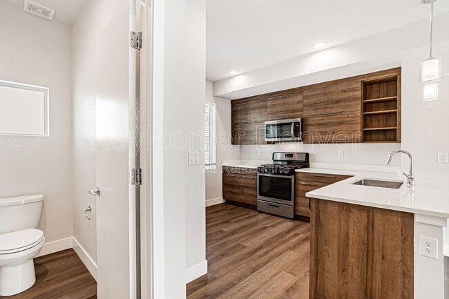 Building Photo - 5535 W 10th Ave