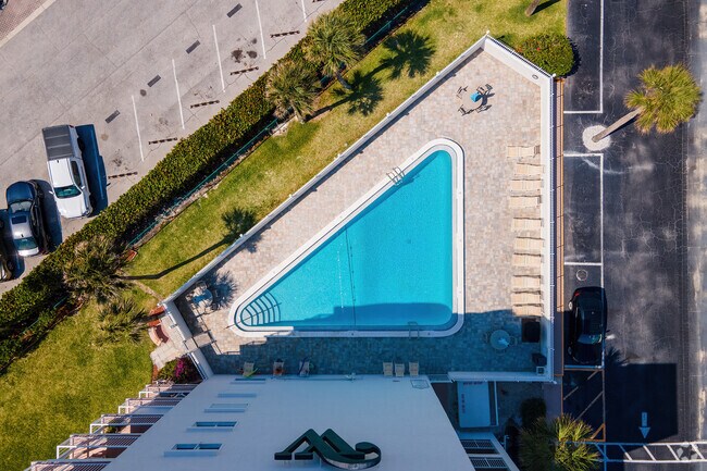 555 Fillmore Ave Cape Canaveral, FL 32920-3182 - Windjammer