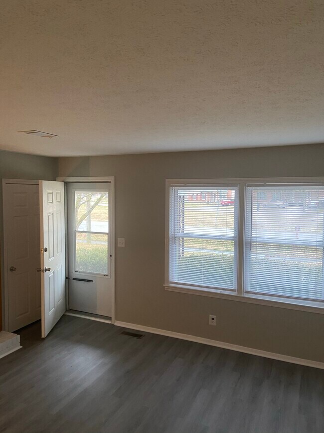 Foto del edificio - 10009 Charleswood Rd