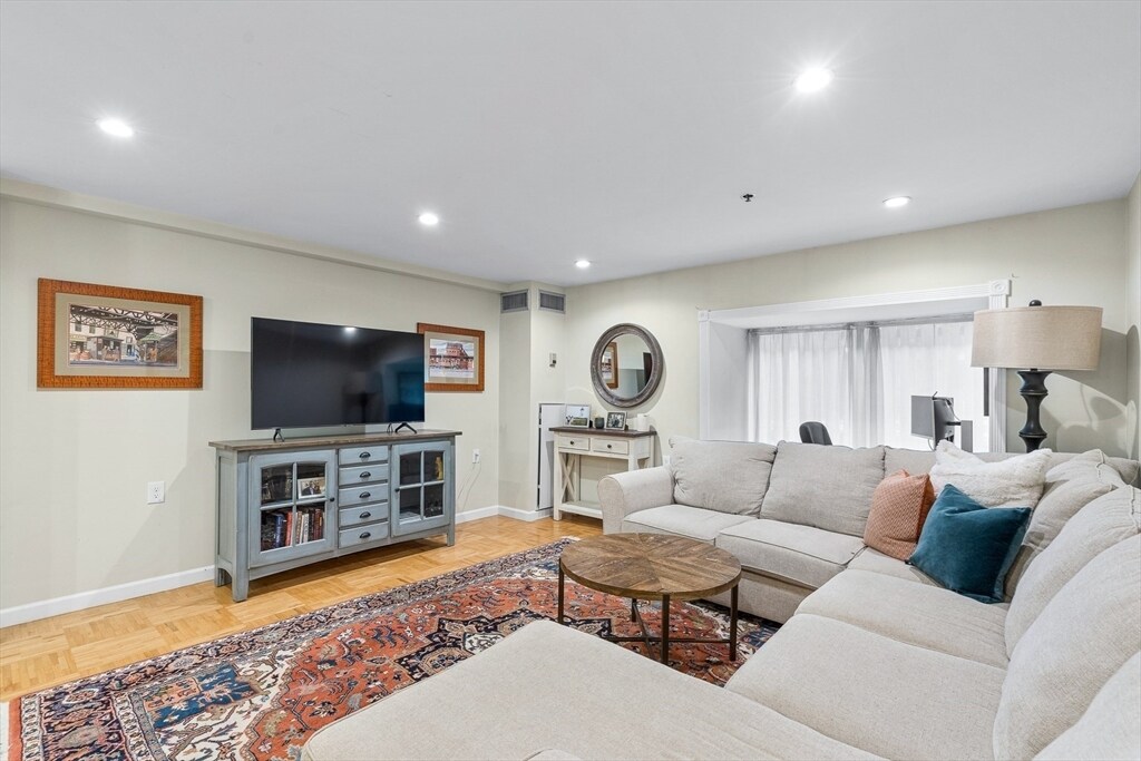Foto principal - 357 Commercial St
