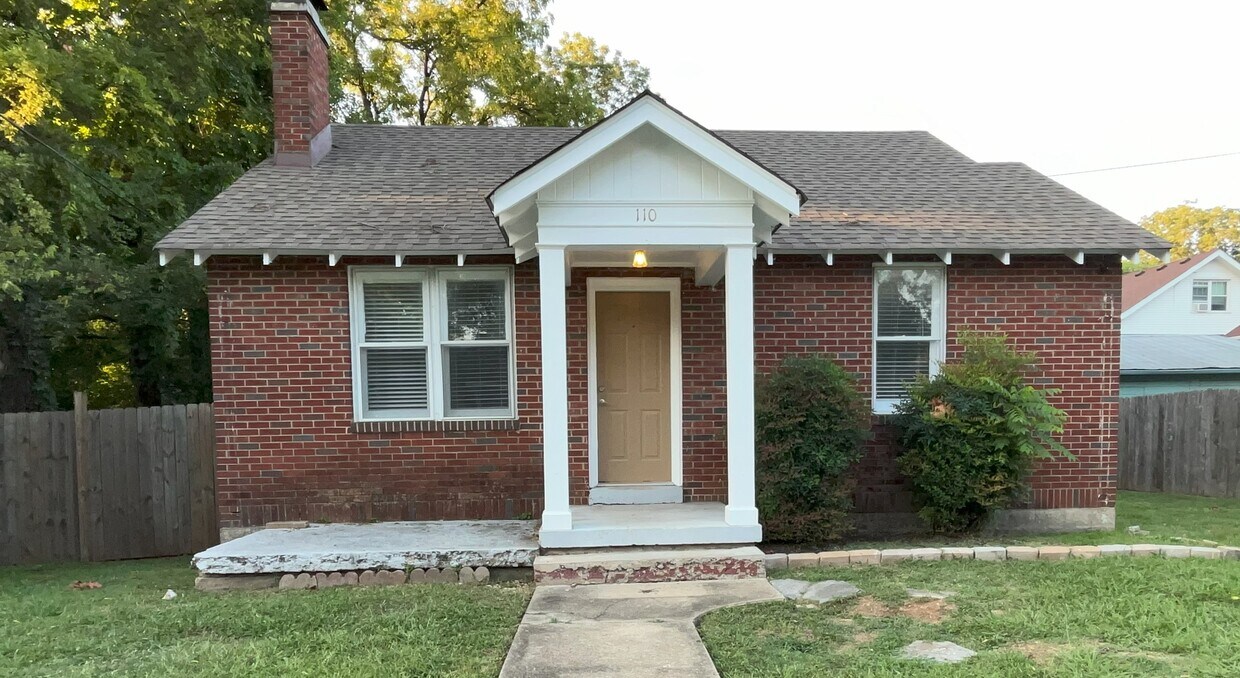 Primary Photo - 110 W Oak St