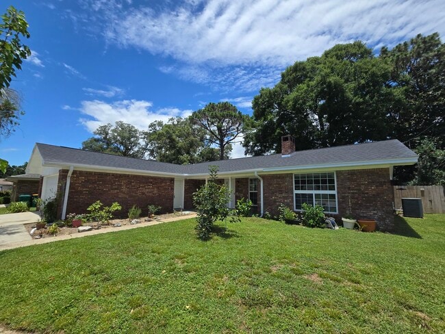 Building Photo - 726 Clark Dr