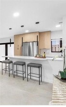 Building Photo - 608 SE 2nd Ave