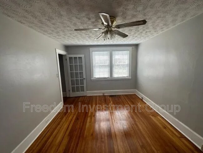 Foto del edificio - 414 W Sullivan St