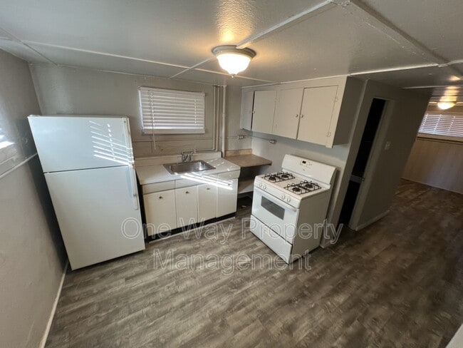 Building Photo - 1112 7th St