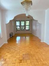 Building Photo - 85 Louisa St