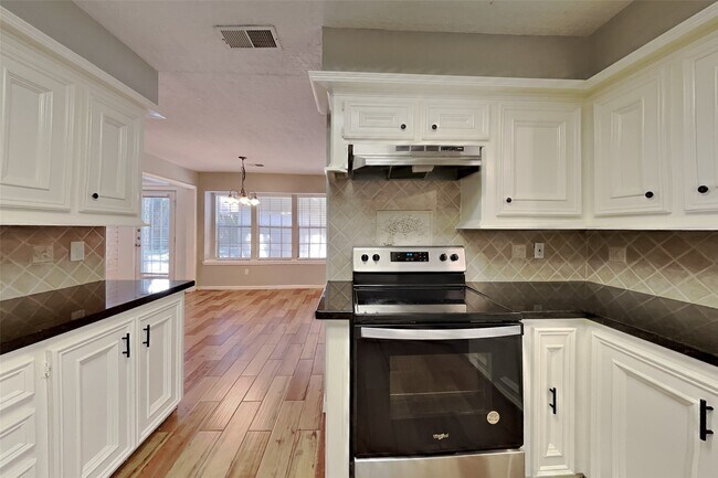 Foto del edificio - 8427 Burwood Park Dr