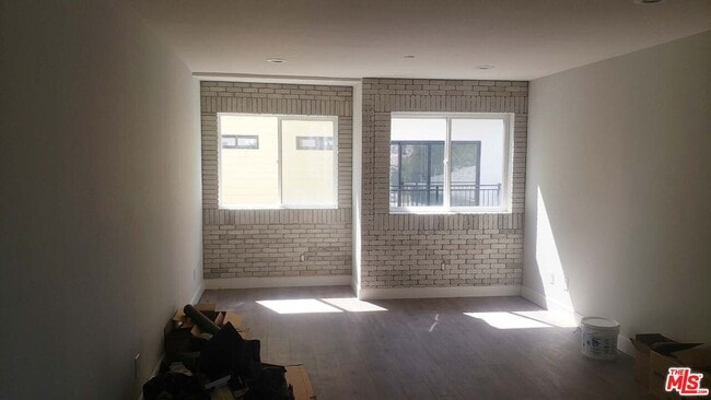 Building Photo - 2131 Carmona Ave