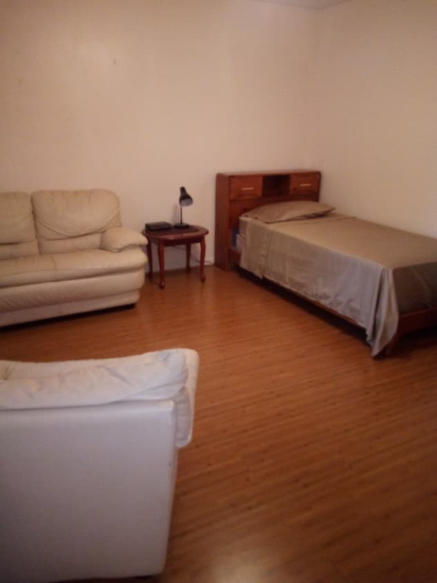 Zona de estar y de dormir - 1008 Martin Luther King Jr Dr