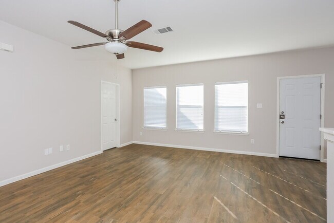 Foto del edificio - 201 Meadow Lark Ln