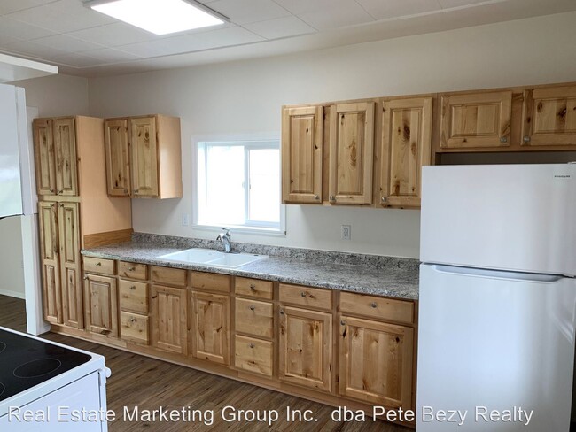Building Photo - 4 br, 1 bath House - 202 W Pe Ell Ave