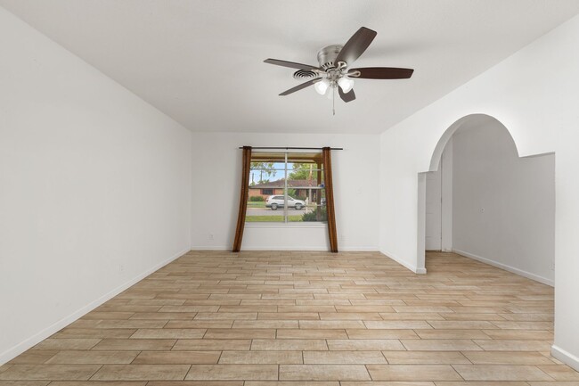 Foto del edificio - Spacious 3 bedroom, 2 bathroom home in the...
