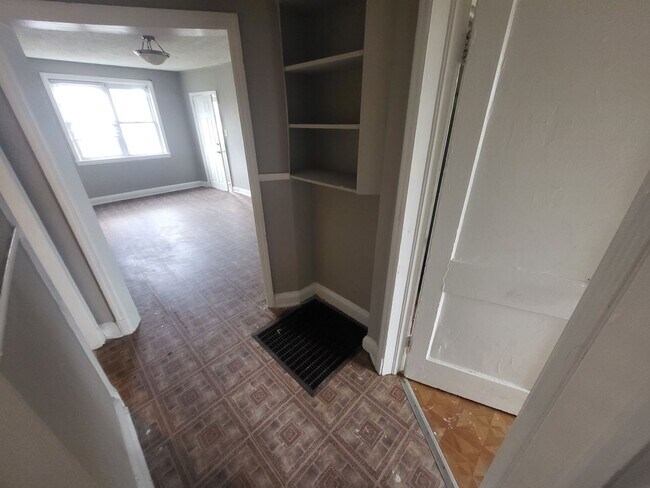 Building Photo - 3806 Leadenhall St