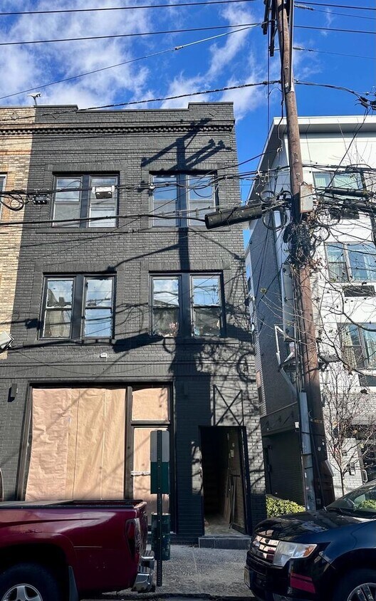 Primary Photo - 438 52nd St