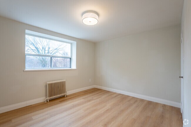 2 chambres, 1 salle de bain - 876 pi² - Chambre principale - Sandalwood Manor