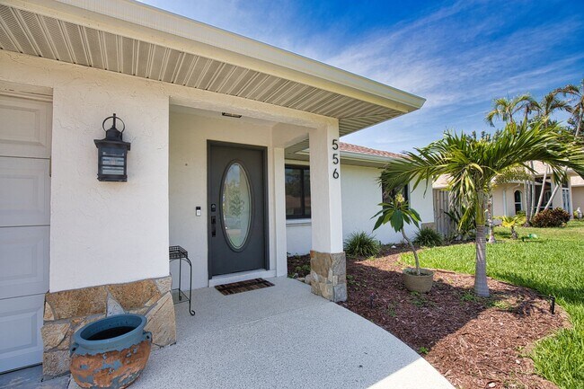 Foto del edificio - Annual Optional Furnished 2 Bedroom 2 Bath...