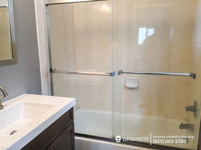 Building Photo - 2 br, 1.5 bath Apartment - 2817 1/2 22nd St.