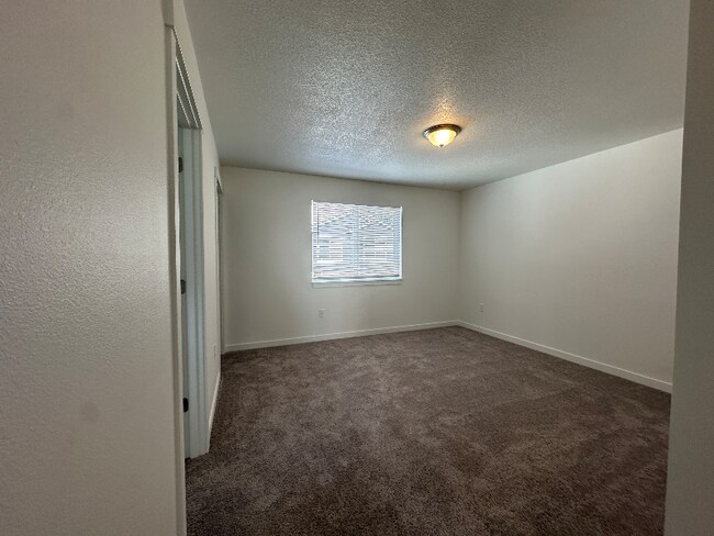 Foto del edificio - 681 NE Autumn Ridge Dr