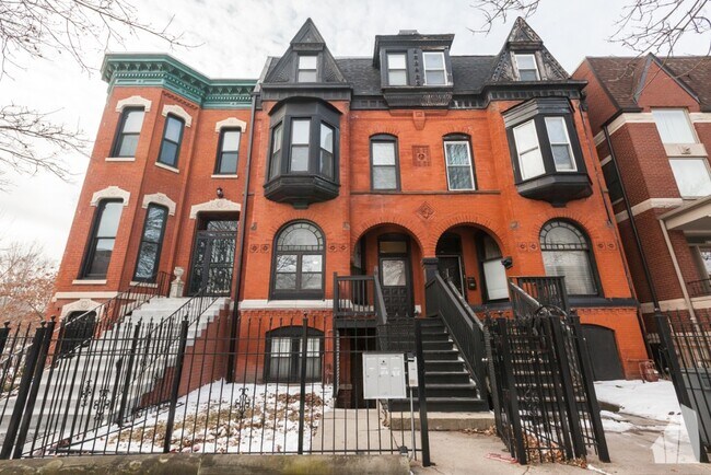 Building Photo - 3154 S Prairie Ave