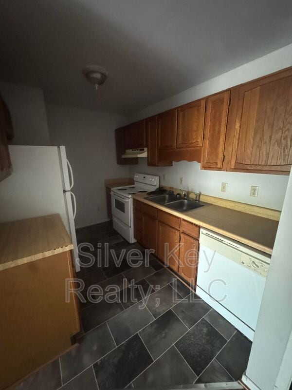 Building Photo - 311 Sunset Dr