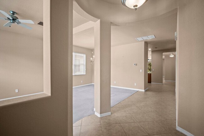 Foto del edificio - Modern 3-beds, 2-baths home located in the...