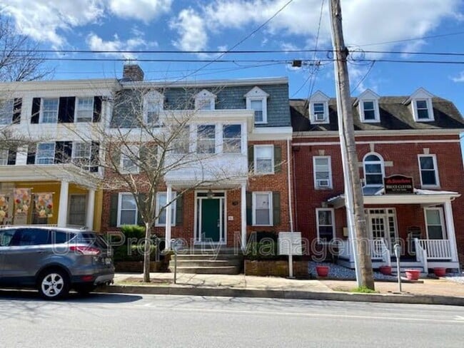 Building Photo - 110 E Main St