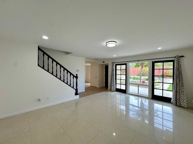 Building Photo - Great 4B/2.5BA House in Rancho Bernardo!