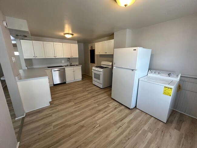 Foto del edificio - 4 Bedroom Single Family