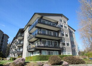 Building Photo - 9201 NE Juanita Dr