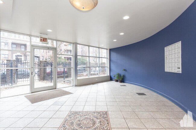 Building Photo - 5854 N Kenmore Ave