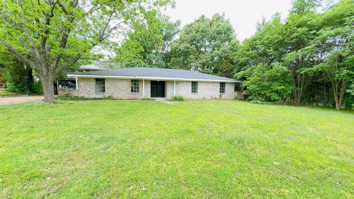 1305 Meadowlark Ln, Paris, TX 75462 House Rental in Paris, TX