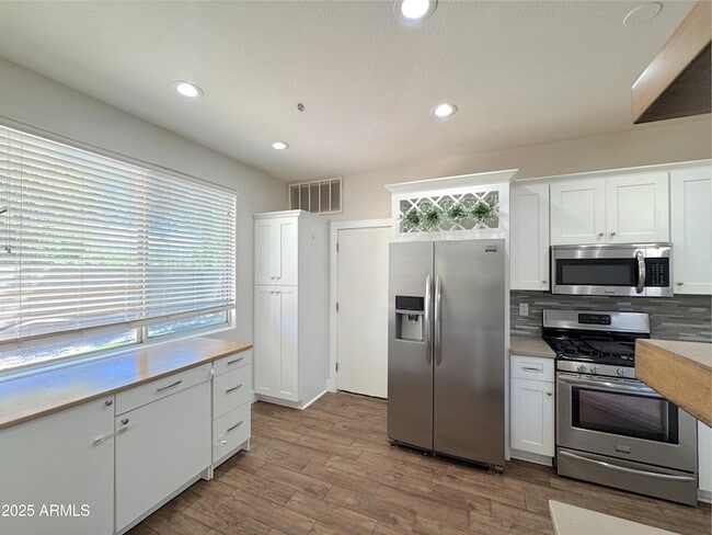 Building Photo - 9331 E Lompoc Ave