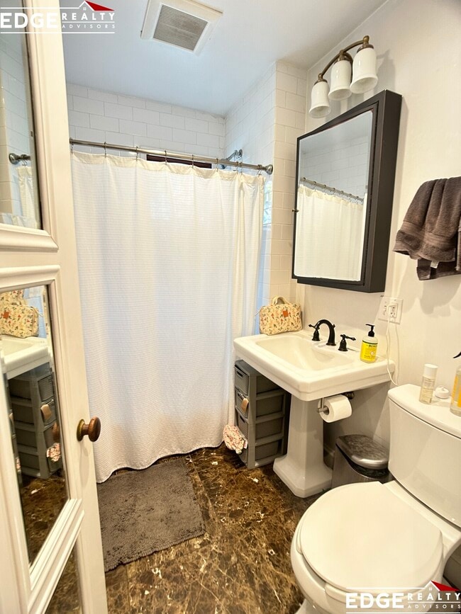 Building Photo - 22 Saybrook St