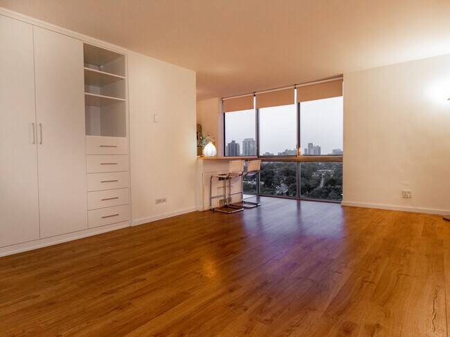 Foto del edificio - 1555 N Dearborn Pkwy