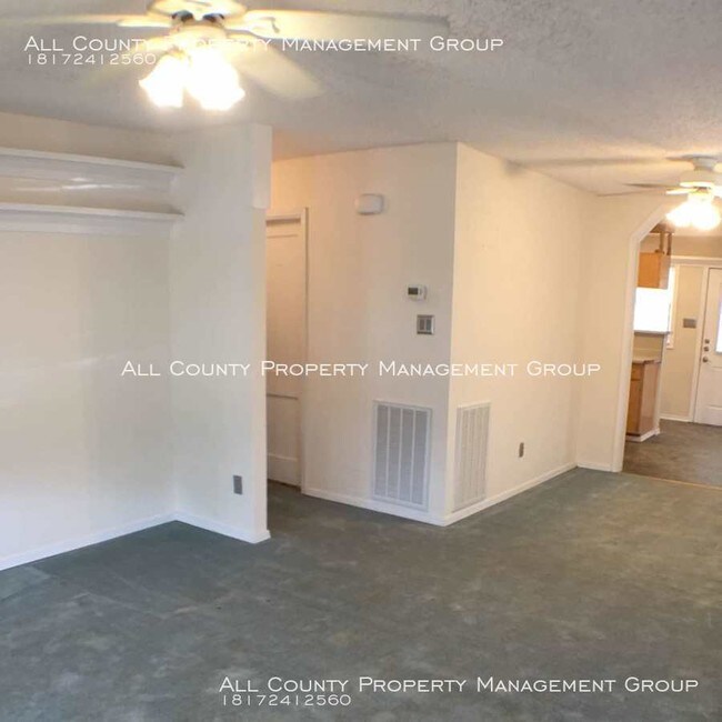 Building Photo - 328 W McLeroy Blvd
