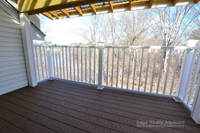 Foto del edificio - 5 General Greene Ave