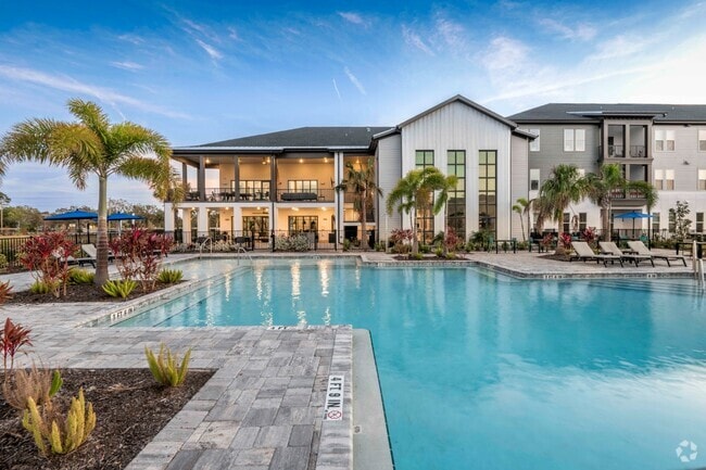 Building Photo - The Crossing at Palm Aire