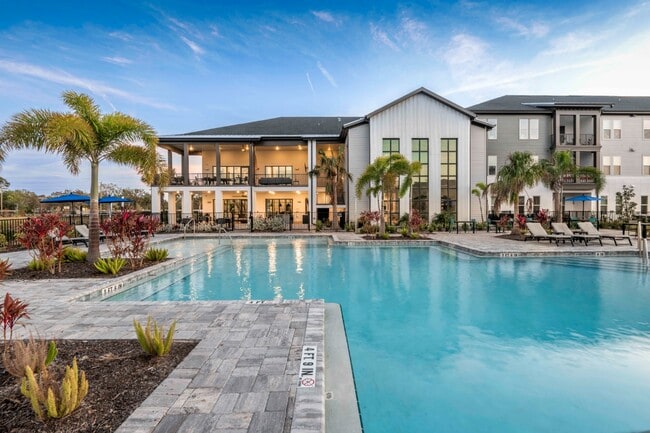 Building Photo - The Crossing at Palm Aire