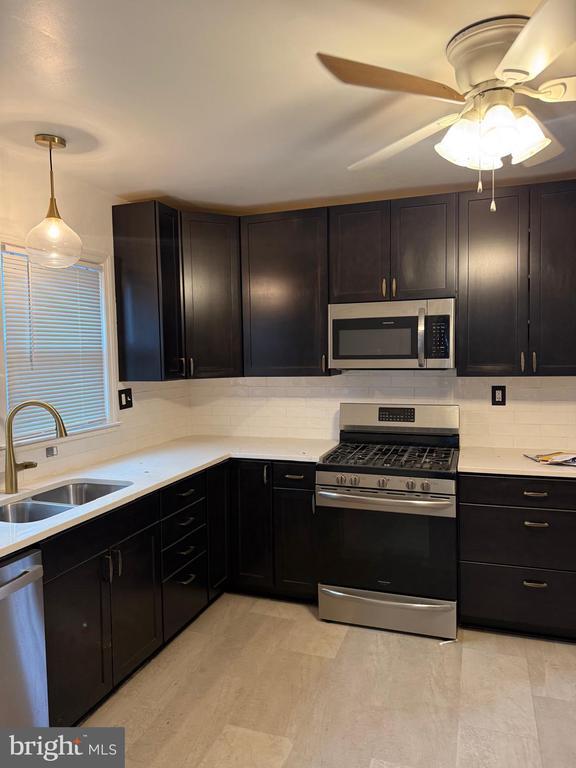 Foto del edificio - 2211 32nd Pl SE