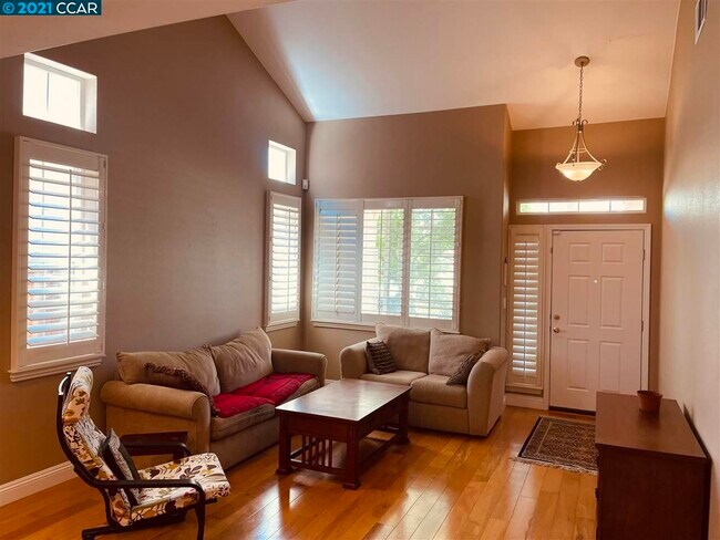 Foto del edificio - 107 Woodcrest Dr