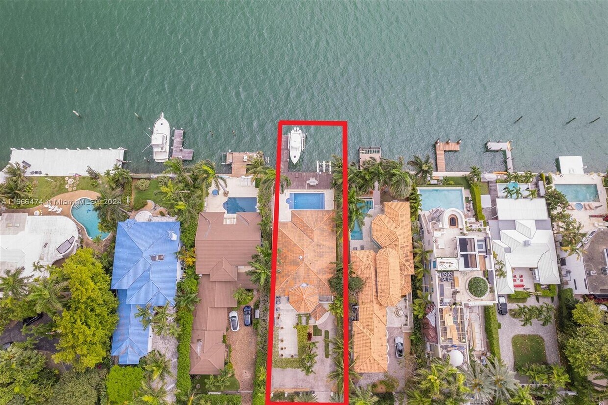 Primary Photo - 305 N Hibiscus Dr