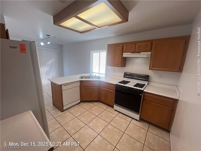 Foto del edificio - 6994 Cypress Gardens Ln