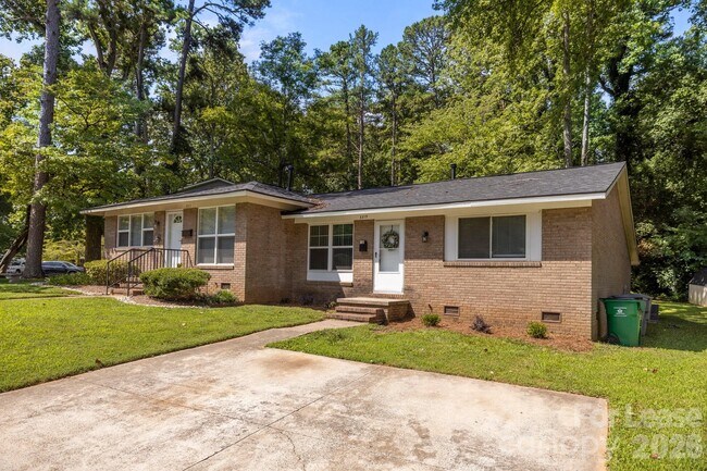 Foto del edificio - 3315 Erskine Dr